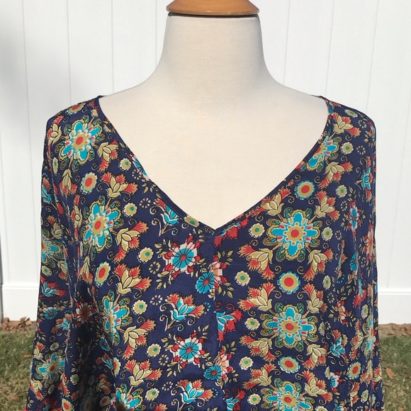 NWOT Tolani Multicolor Floral 100% Silk V Neck Dolman Sleeves Blouse Size Small - Picture 3 of 16